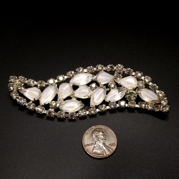 Vintage Paisley Rhinestone Brooch, Clear Glass White Centers, Rhodium Plated - Picture 4 of 10